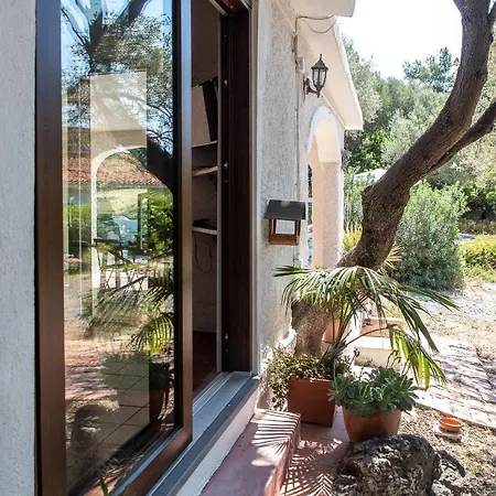 Сasa de vacaciones Lilly - Lovely Small Among Olive Trees *